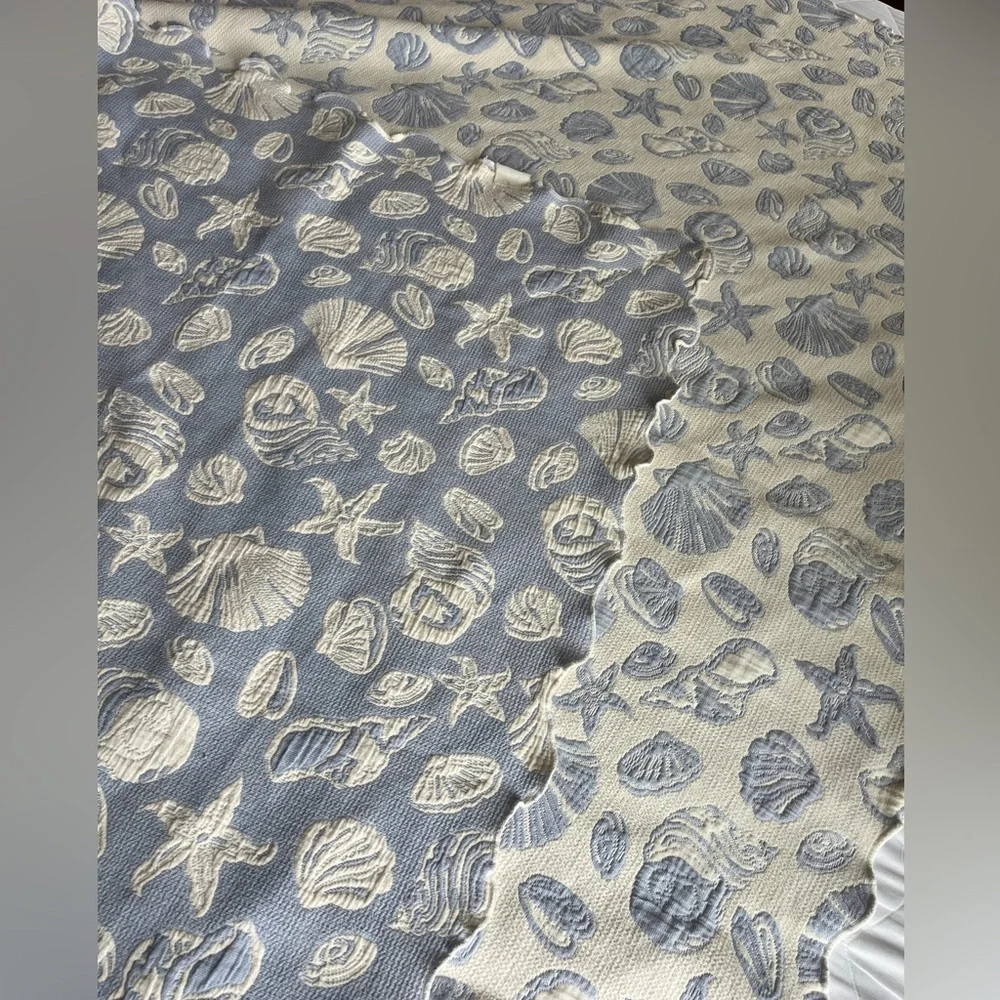 Vintage Reversible Blue/White Textured Cotton Seashell Bedspread/Comforter